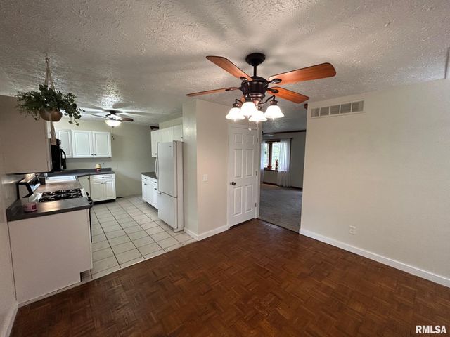 13829 1ST Street, Pekin, IL 61554
