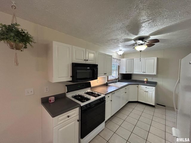 13829 1ST Street, Pekin, IL 61554