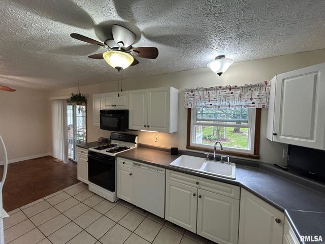 13829 1ST Street, Pekin, IL 61554