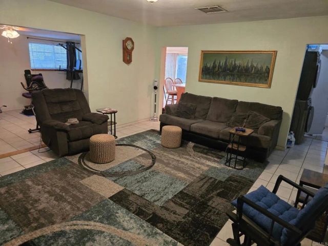 6564 Lynwood Way, Highland, CA 92346