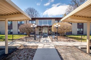 995 N Cass Lake Road 218, Waterford, MI 48328