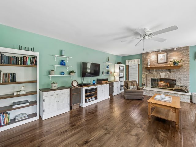 8814 Galleria Court, Spring Grove, IL 60081