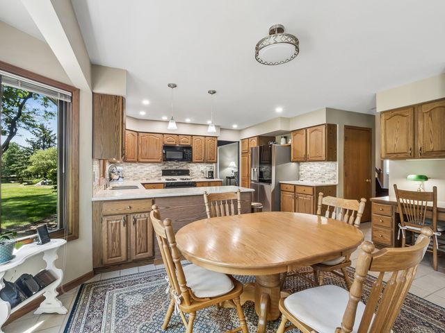 8814 Galleria Court, Spring Grove, IL 60081
