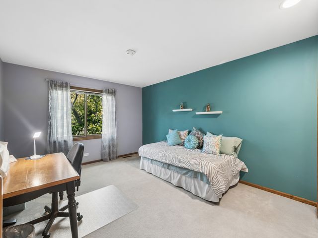8814 Galleria Court, Spring Grove, IL 60081