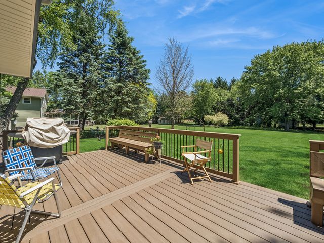 8814 Galleria Court, Spring Grove, IL 60081