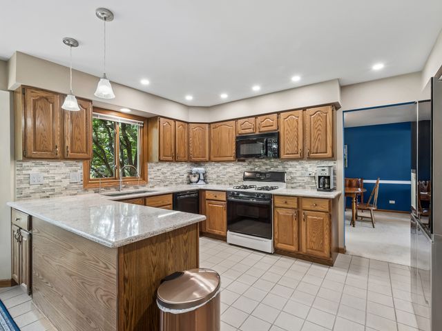 8814 Galleria Court, Spring Grove, IL 60081