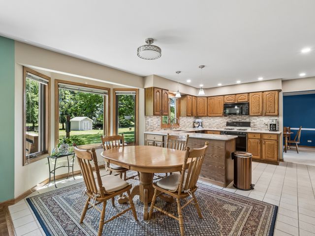 8814 Galleria Court, Spring Grove, IL 60081
