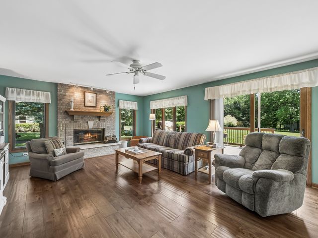 8814 Galleria Court, Spring Grove, IL 60081