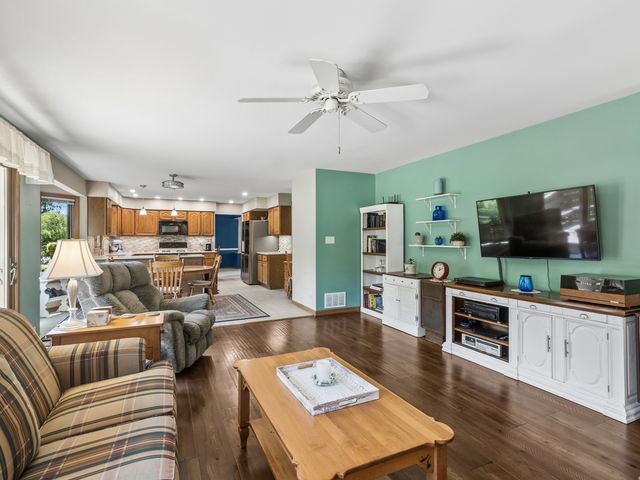 8814 Galleria Court, Spring Grove, IL 60081