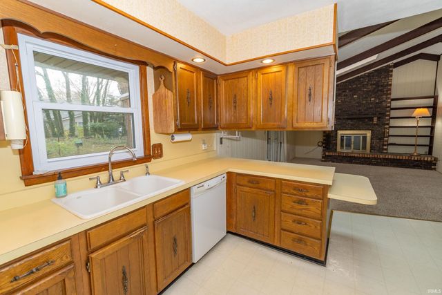 52170 Woodridge Drive, South Bend, IN 46635