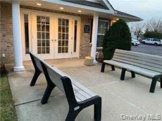 580 W Montauk Highway 22, Lindenhurst, NY 11757