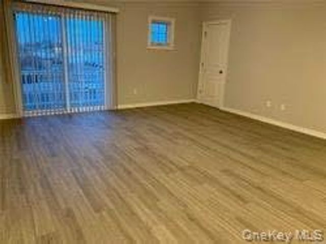 580 W Montauk Highway 22, Lindenhurst, NY 11757