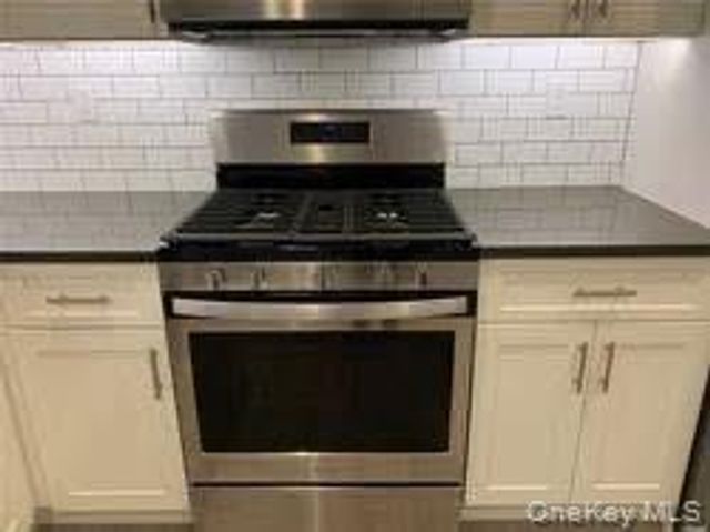 580 W Montauk Highway 22, Lindenhurst, NY 11757