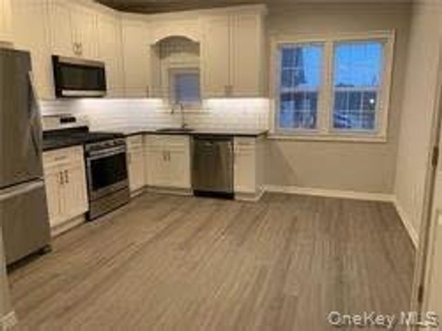 580 W Montauk Highway 22, Lindenhurst, NY 11757