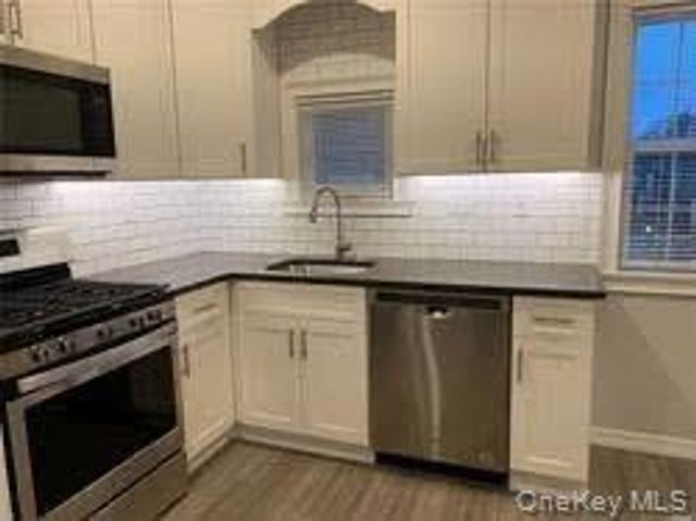 580 W Montauk Highway 22, Lindenhurst, NY 11757