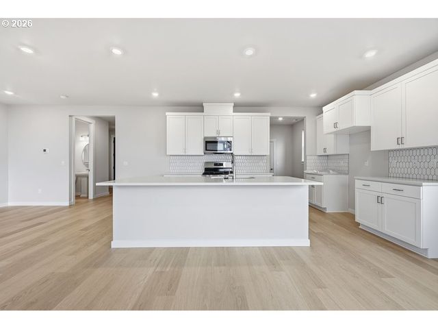 18760 Sw WHITEHORSE Ln, Beaverton, OR 97007