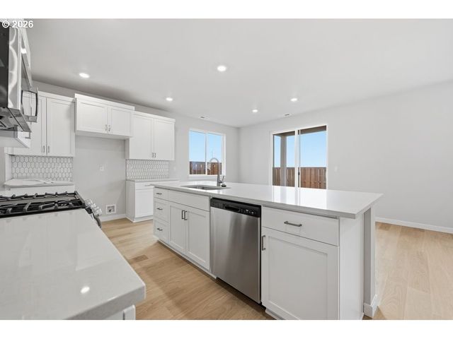 18760 Sw WHITEHORSE Ln, Beaverton, OR 97007