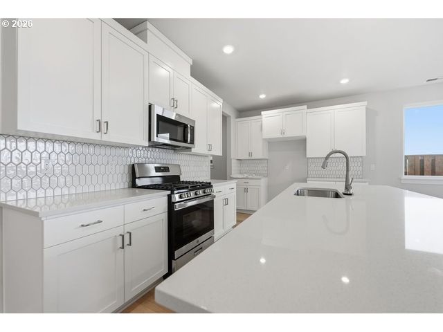 18760 Sw WHITEHORSE Ln, Beaverton, OR 97007