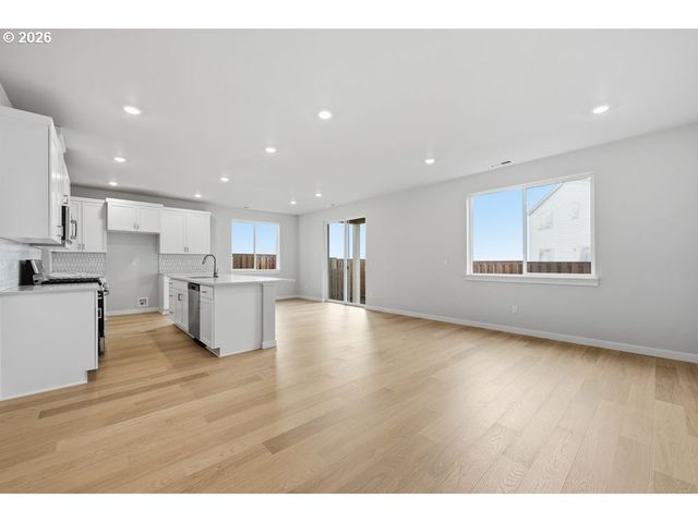 18760 Sw WHITEHORSE Ln, Beaverton, OR 97007