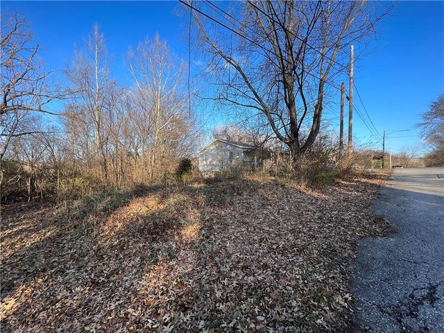 11814 E Scarritt Avenue, Sugar Creek, MO 64054