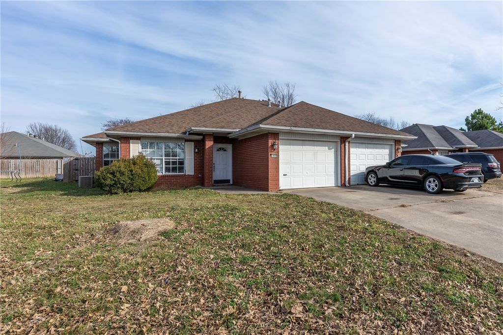 1909 & 1911 S F Street, Rogers, AR 72758