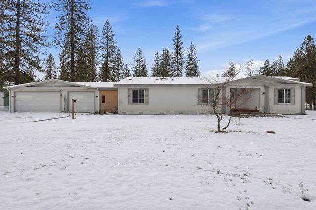 6399 Lakeview Dr, Nine Mile Falls, WA 99026