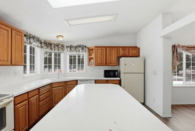 6399 Lakeview Dr, Nine Mile Falls, WA 99026