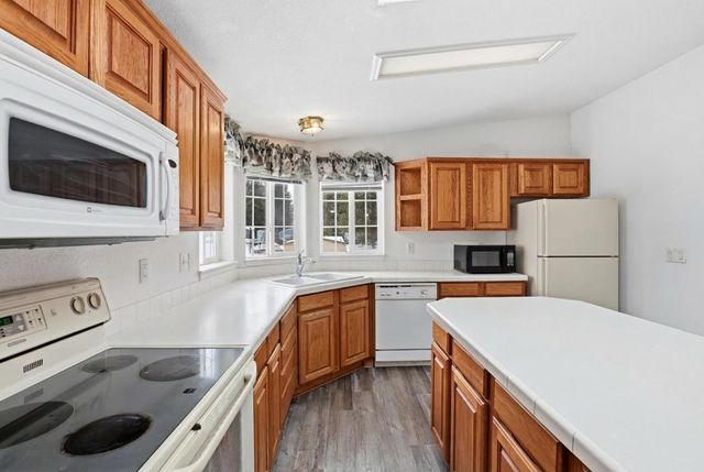 6399 Lakeview Dr, Nine Mile Falls, WA 99026