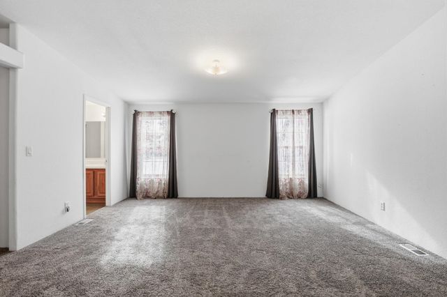 6399 Lakeview Dr, Nine Mile Falls, WA 99026