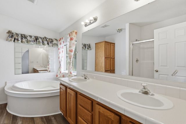 6399 Lakeview Dr, Nine Mile Falls, WA 99026