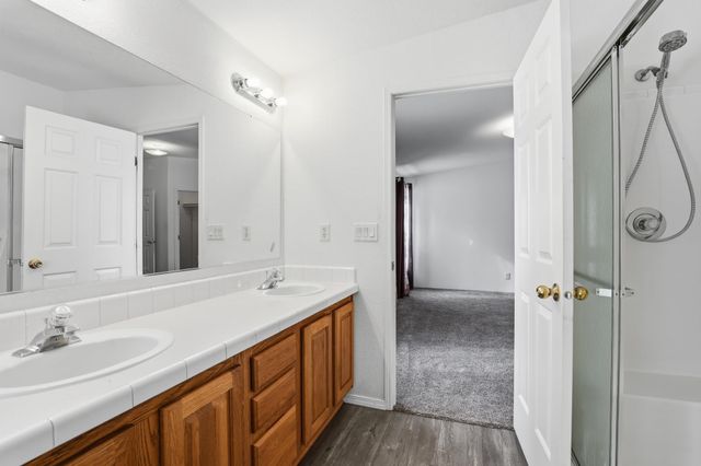 6399 Lakeview Dr, Nine Mile Falls, WA 99026