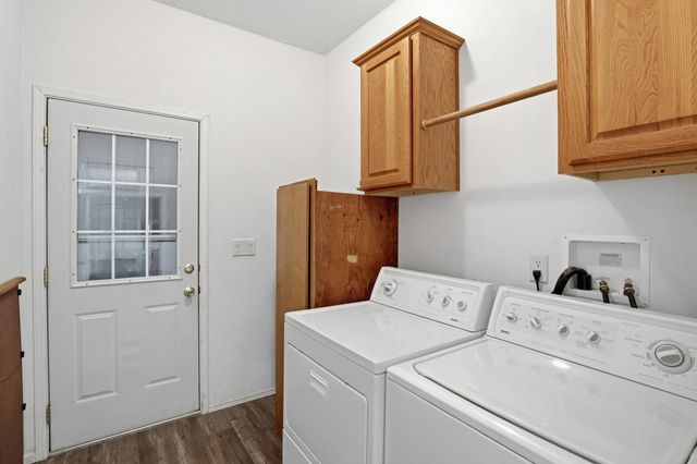6399 Lakeview Dr, Nine Mile Falls, WA 99026