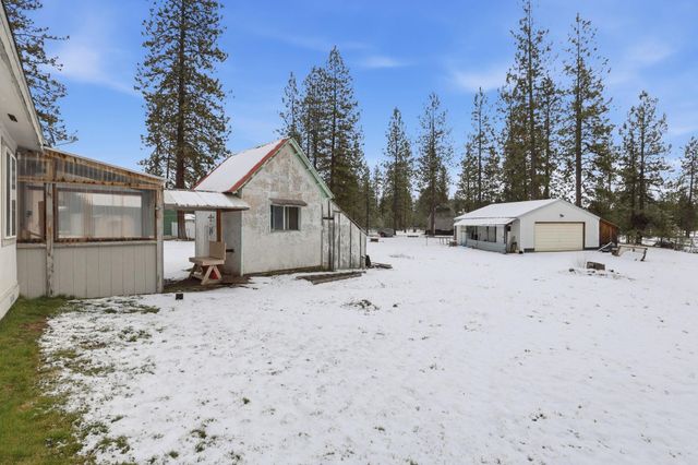 6399 Lakeview Dr, Nine Mile Falls, WA 99026