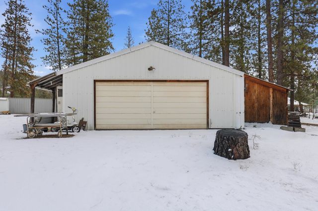 6399 Lakeview Dr, Nine Mile Falls, WA 99026