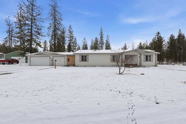 6399 Lakeview Dr, Nine Mile Falls, WA 99026
