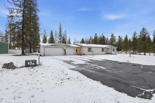 6399 Lakeview Dr, Nine Mile Falls, WA 99026