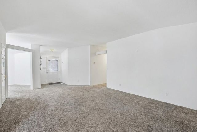 6399 Lakeview Dr, Nine Mile Falls, WA 99026