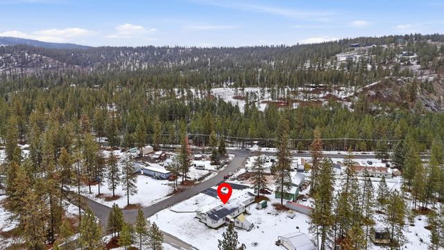 6399 Lakeview Dr, Nine Mile Falls, WA 99026