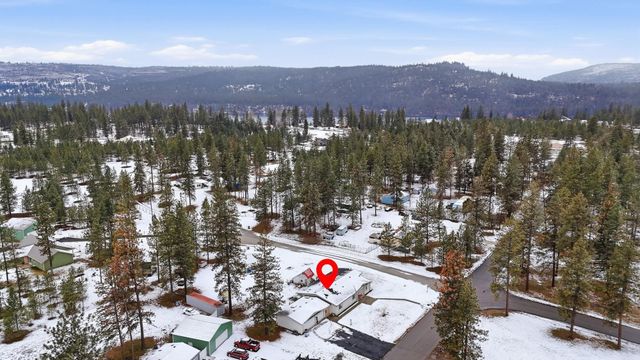 6399 Lakeview Dr, Nine Mile Falls, WA 99026