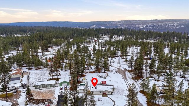6399 Lakeview Dr, Nine Mile Falls, WA 99026