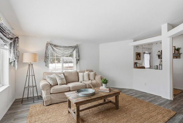 6399 Lakeview Dr, Nine Mile Falls, WA 99026