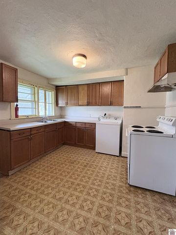 601 Broad St., Murray, KY 42071