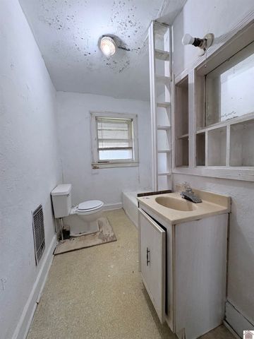 601 Broad St., Murray, KY 42071