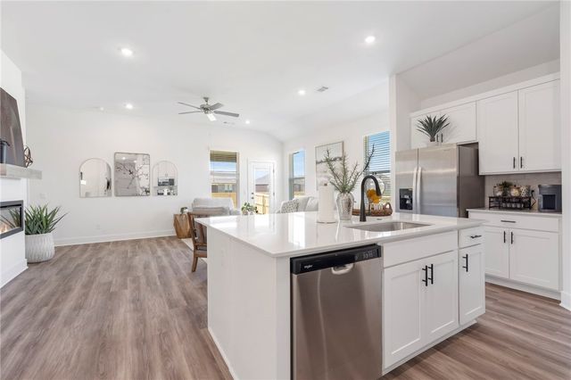 462 W Canada Drive, Farmington, AR 72730