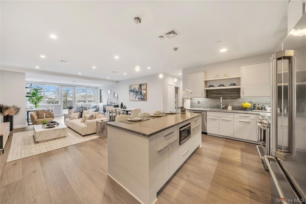 101 Searing Avenue 601, Mineola, NY 11501