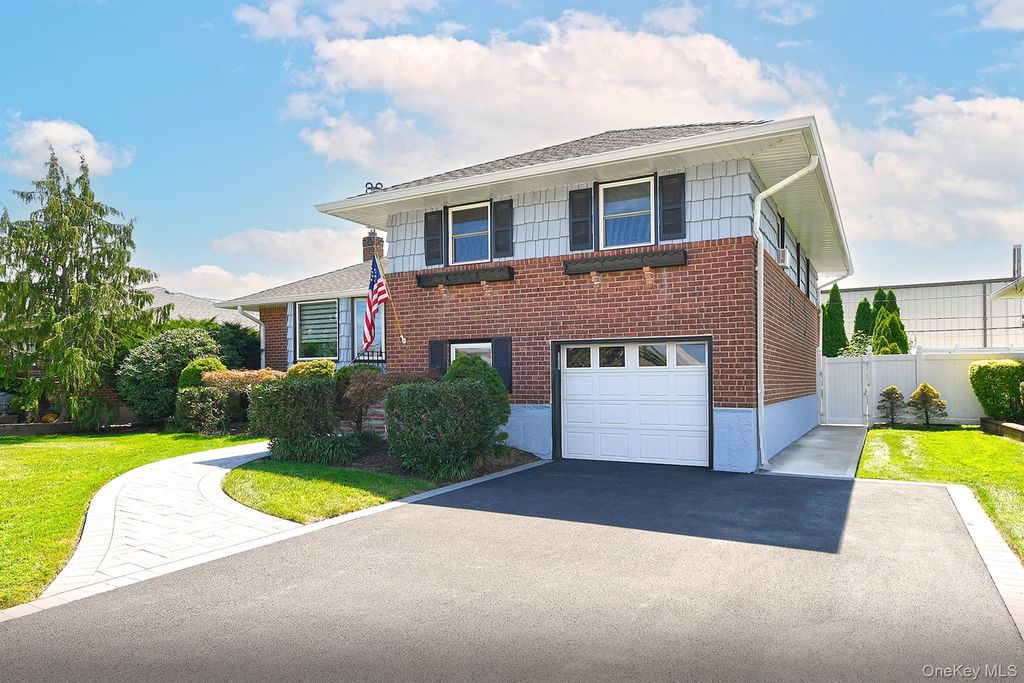 4039 Hahn Avenue, Bethpage, NY 11714 — photo 2