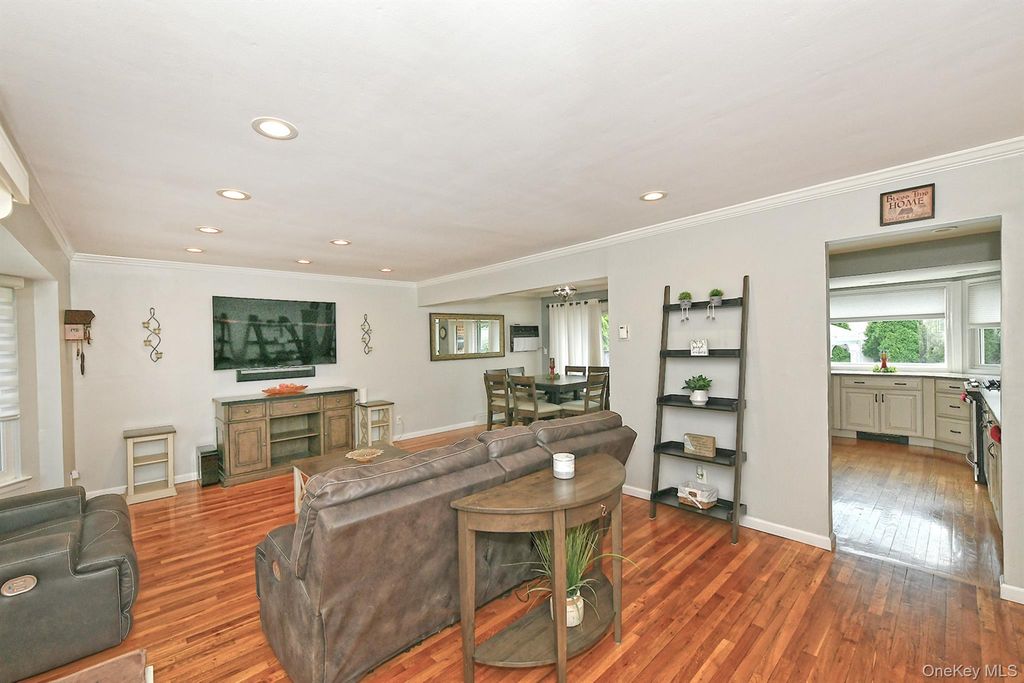 4039 Hahn Avenue, Bethpage, NY 11714 — photo 4