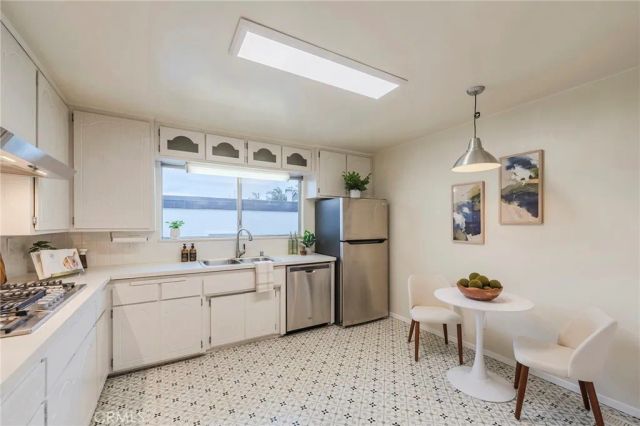 1825 Goodman Ave, Redondo Beach, CA 90278