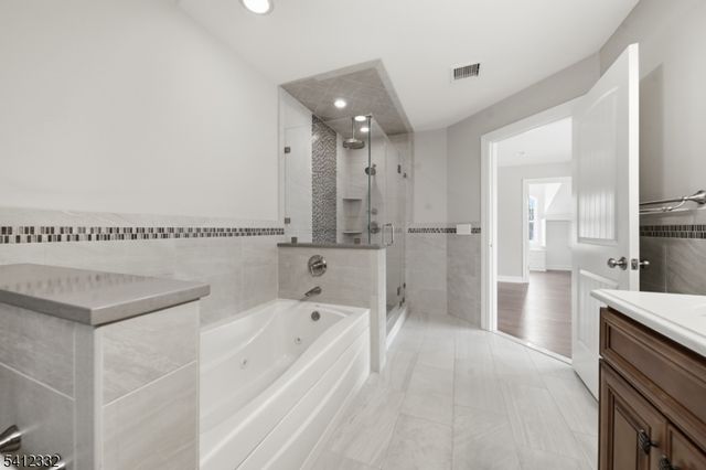 57 Bulger Ave, New Milford Boro, NJ 07646