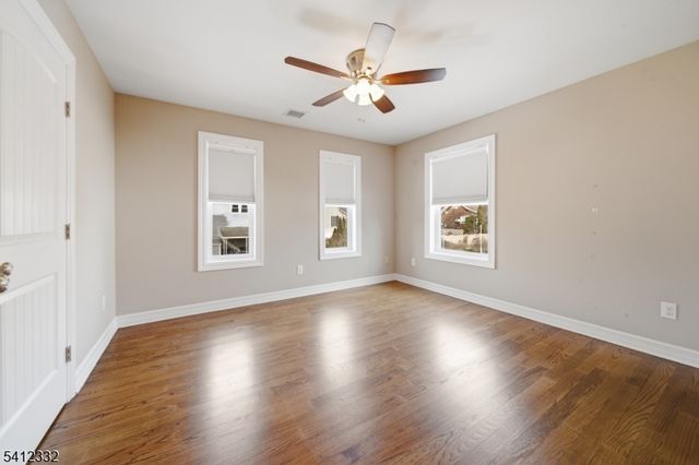 57 Bulger Ave, New Milford Boro, NJ 07646